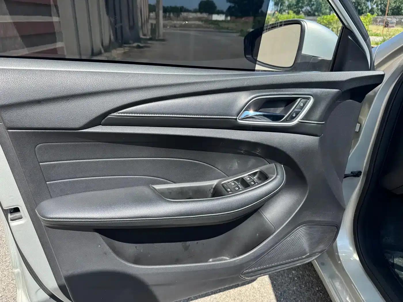 Roewe Ei5 2018 Internet Flagship Edition — миниатюра 13