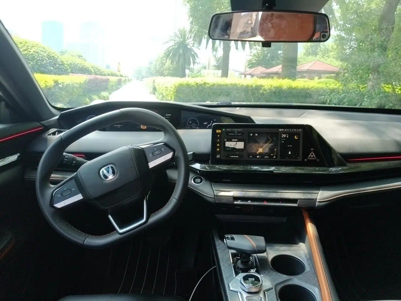 CHANGAN UNI-V iDD 2023 ZhiDian iDD 1.5T 113km Smart & Fun Version — миниатюра 9