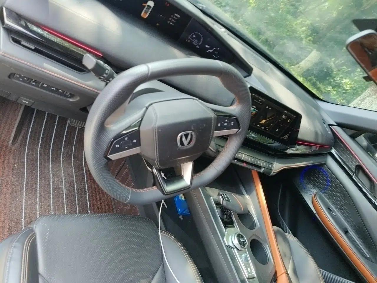 CHANGAN UNI-V iDD 2023 ZhiDian iDD 1.5T 113km Smart & Fun Version — миниатюра 10