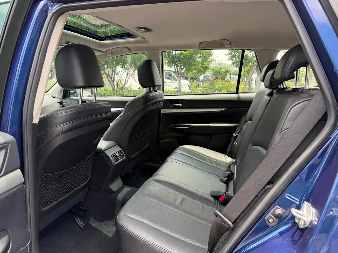 Legacy 2010 2.0i Luxury Touring Edition — миниатюра 3