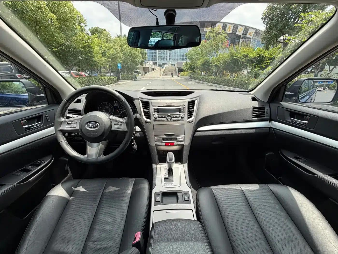 Legacy 2010 2.0i Luxury Touring Edition — миниатюра 5