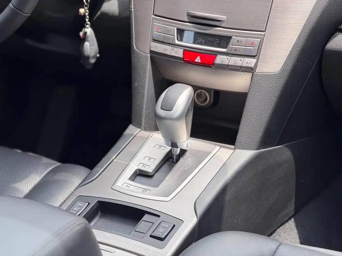 Legacy 2010 2.0i Luxury Touring Edition — миниатюра 7