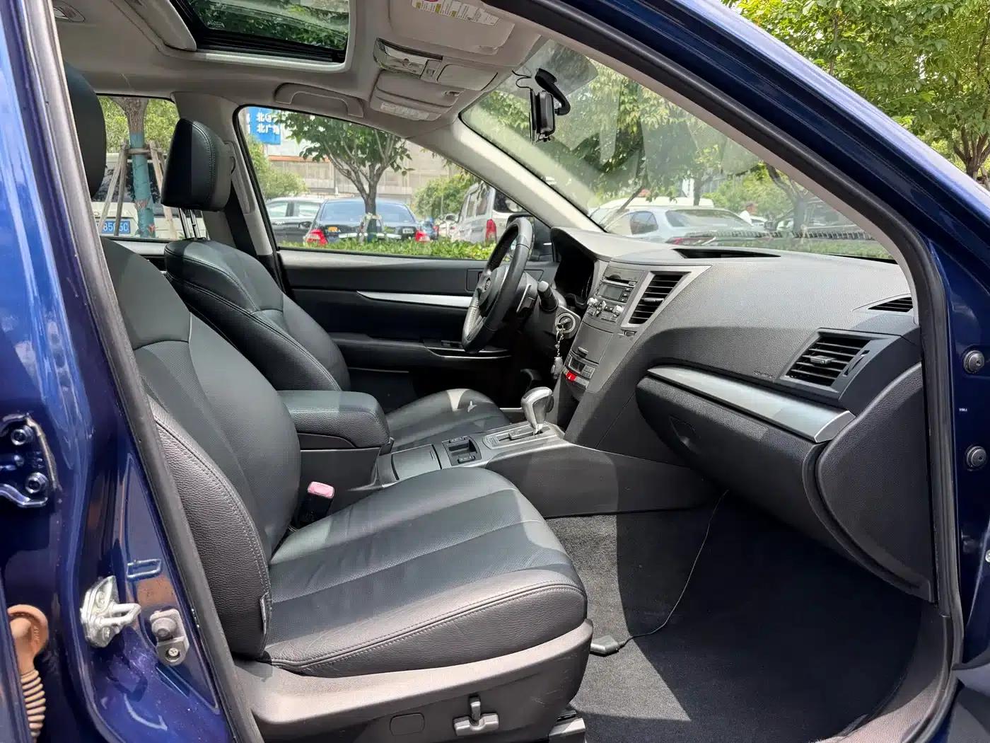 Legacy 2010 2.0i Luxury Touring Edition — миниатюра 9
