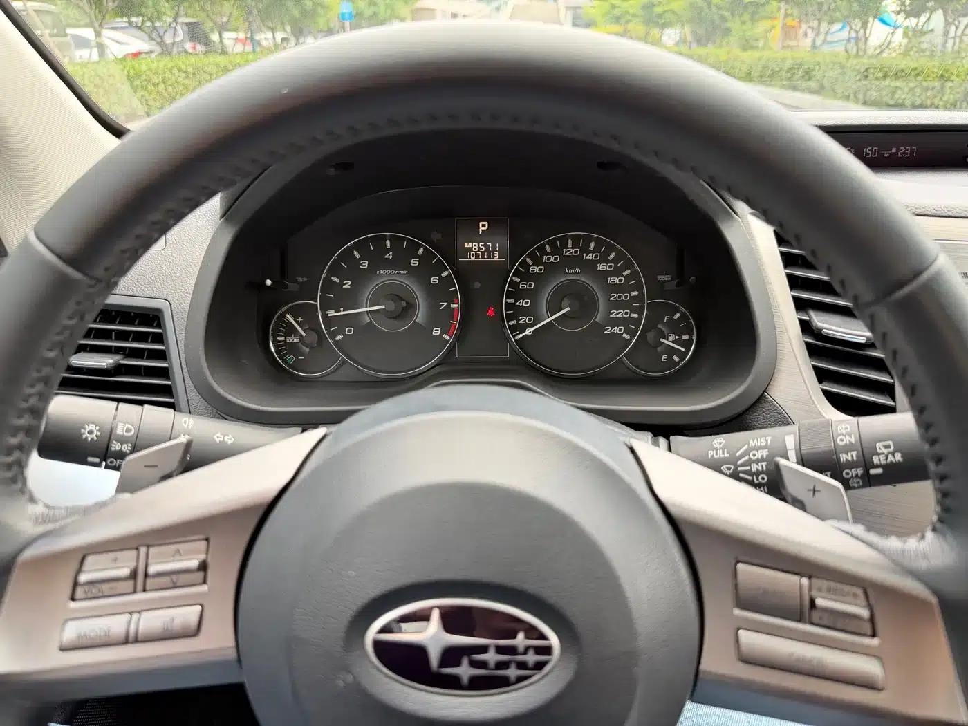Legacy 2010 2.0i Luxury Touring Edition — миниатюра 10
