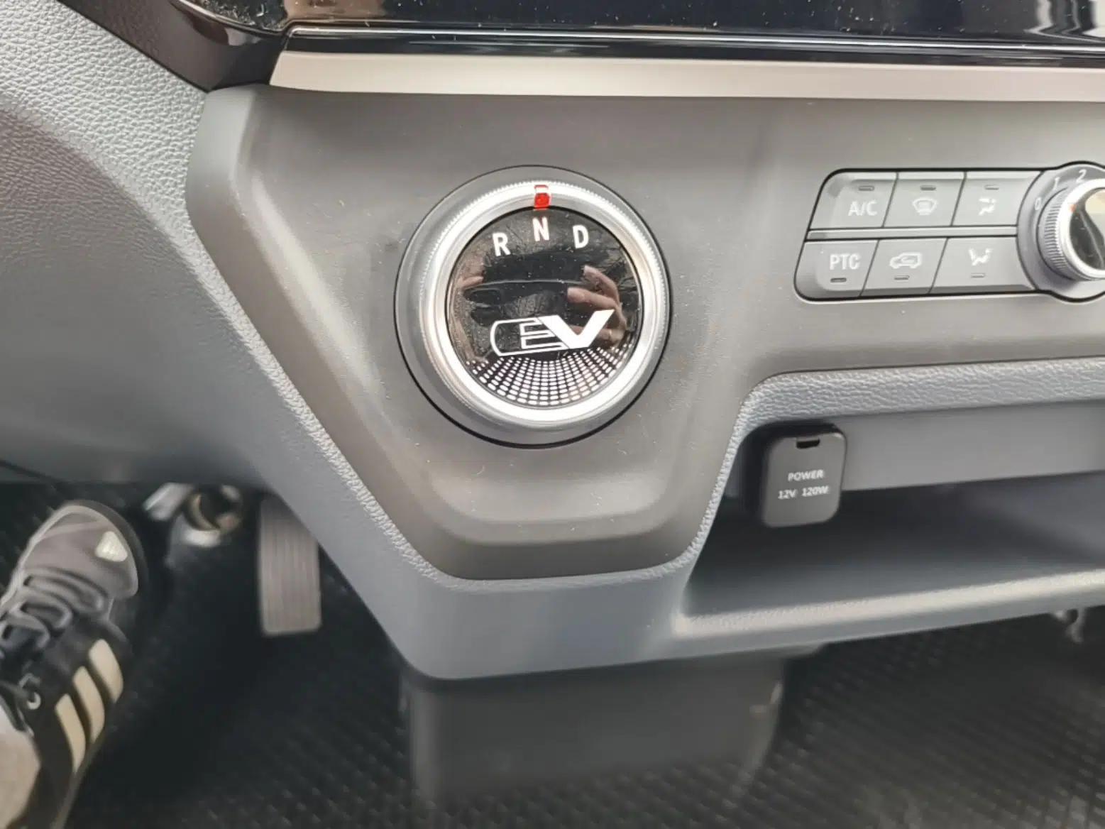 SAIC MAXUS EV30 2023 Pure-Electric Smart Logistics Expert with Long Wheelbase Guoxuan — миниатюра 16