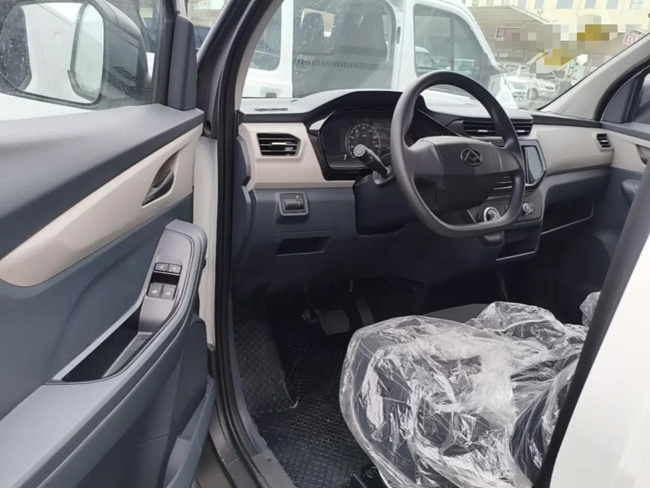 SAIC MAXUS EV30 2023 Pure-Electric Smart Logistics Expert with Long Wheelbase Guoxuan — миниатюра 18