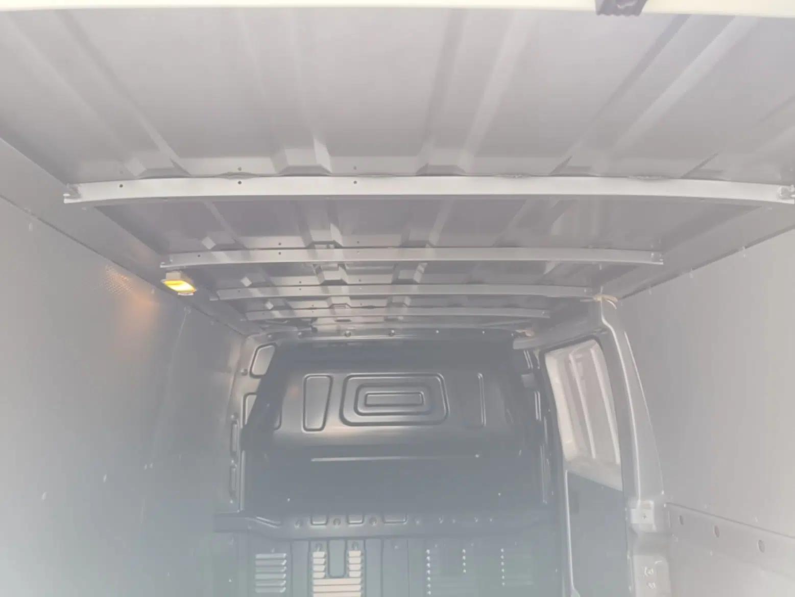 SAIC MAXUS EV30 2023 Pure-Electric Smart Logistics Expert with Long Wheelbase Guoxuan — миниатюра 21