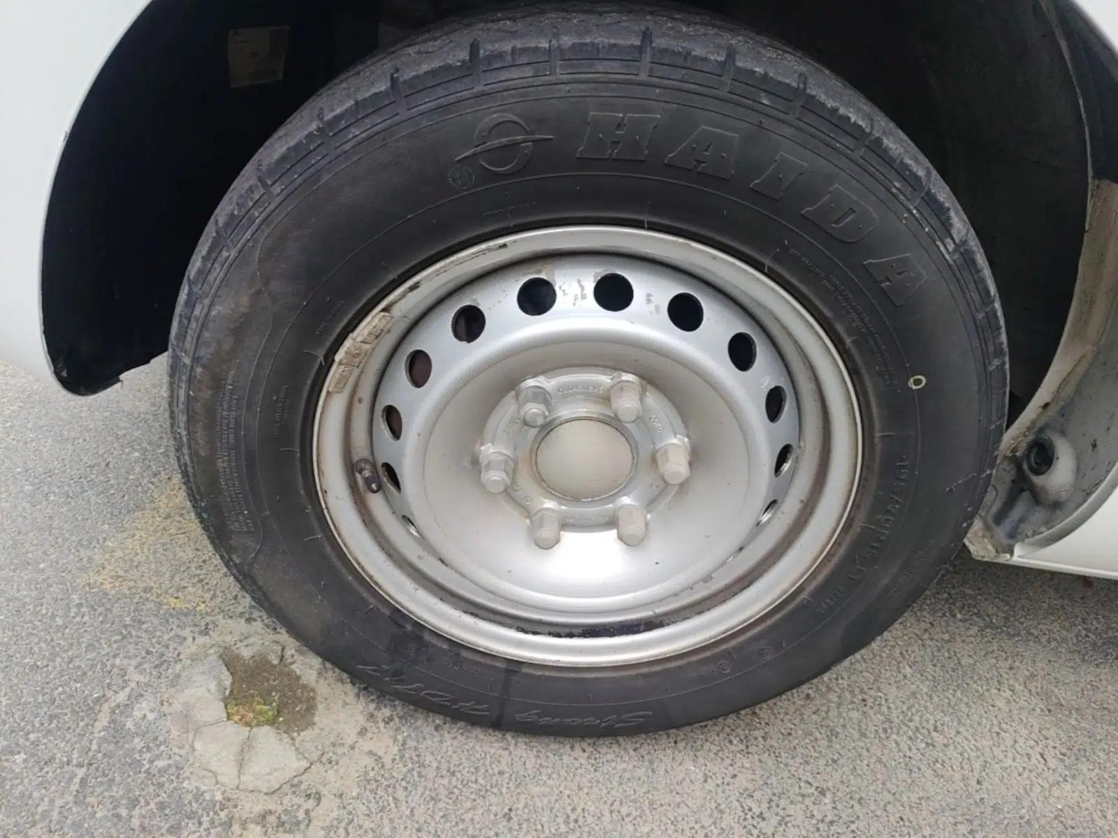 SAIC MAXUS Dana V1 2023 V1 Short Wheelbase Low Roof (42 kWh) — миниатюра 10