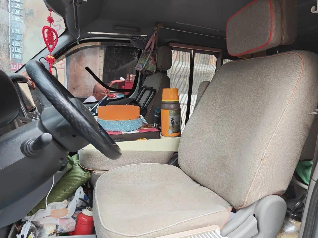 Dongfeng Yufeng 2018 2.5T Logistics Vehicle A100 Short Wheelbase Mid-Roof 5-9 Seater China V Standard ZD25 — миниатюра 15