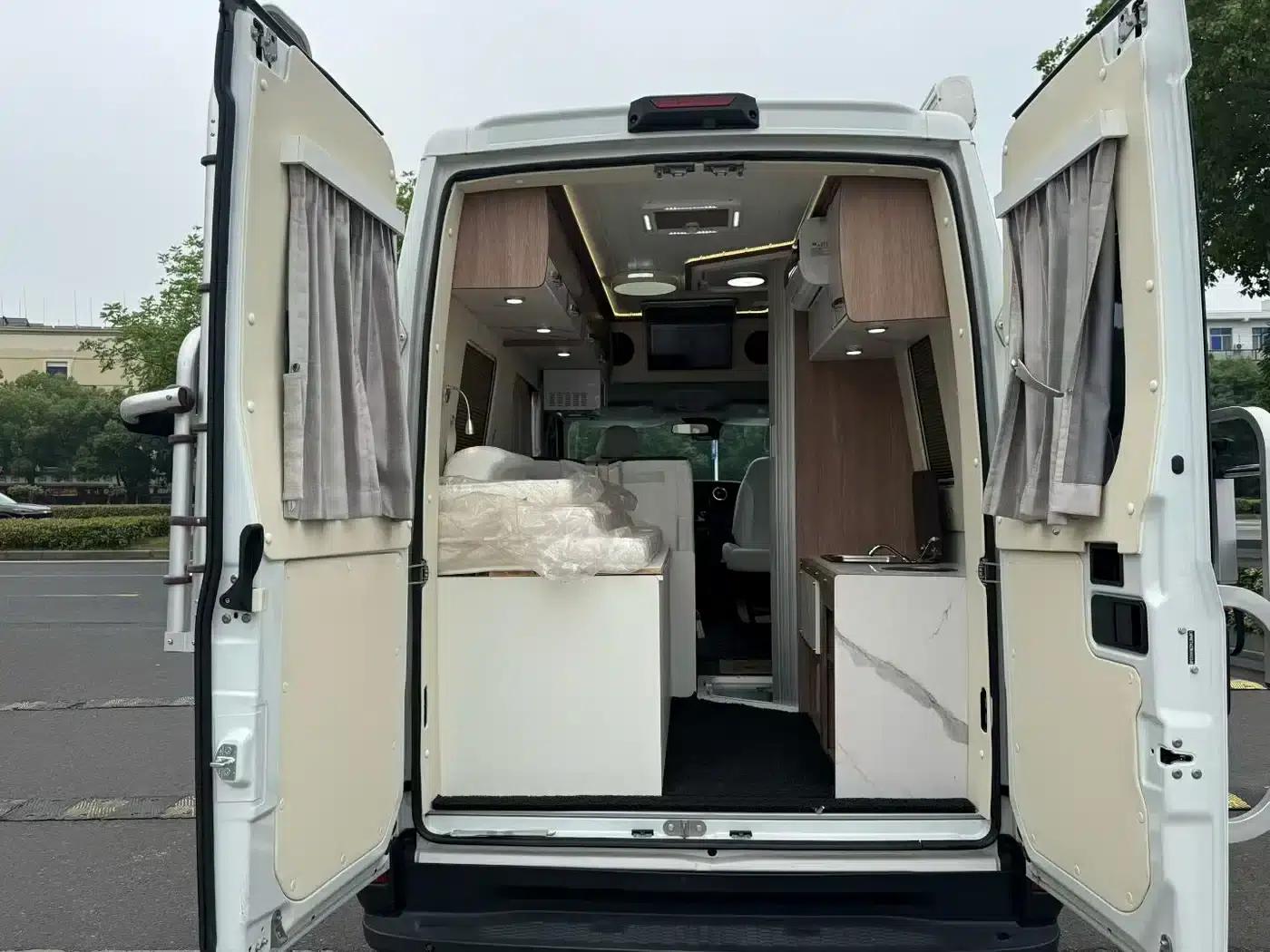 Iveco Daily 2021 3.0T Automatic Type B Motorhome Professional Chassis Long Wheelbase High Roof — миниатюра 9