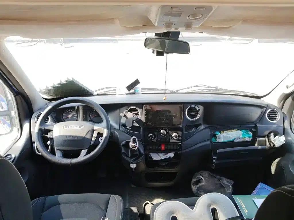 Iveco Daily 2021 3.0T Automatic Super Short Wheelbase High Roof Side Sliding Door F1C — миниатюра 13