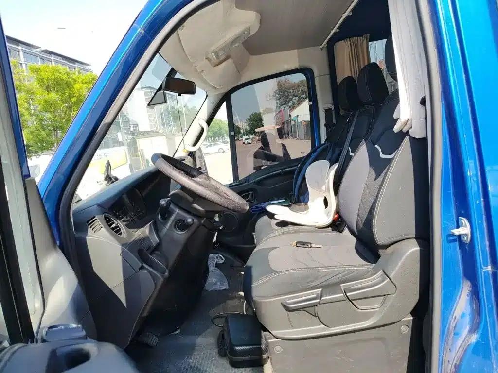 Iveco Daily 2021 3.0T Automatic Super Short Wheelbase High Roof Side Sliding Door F1C — миниатюра 14