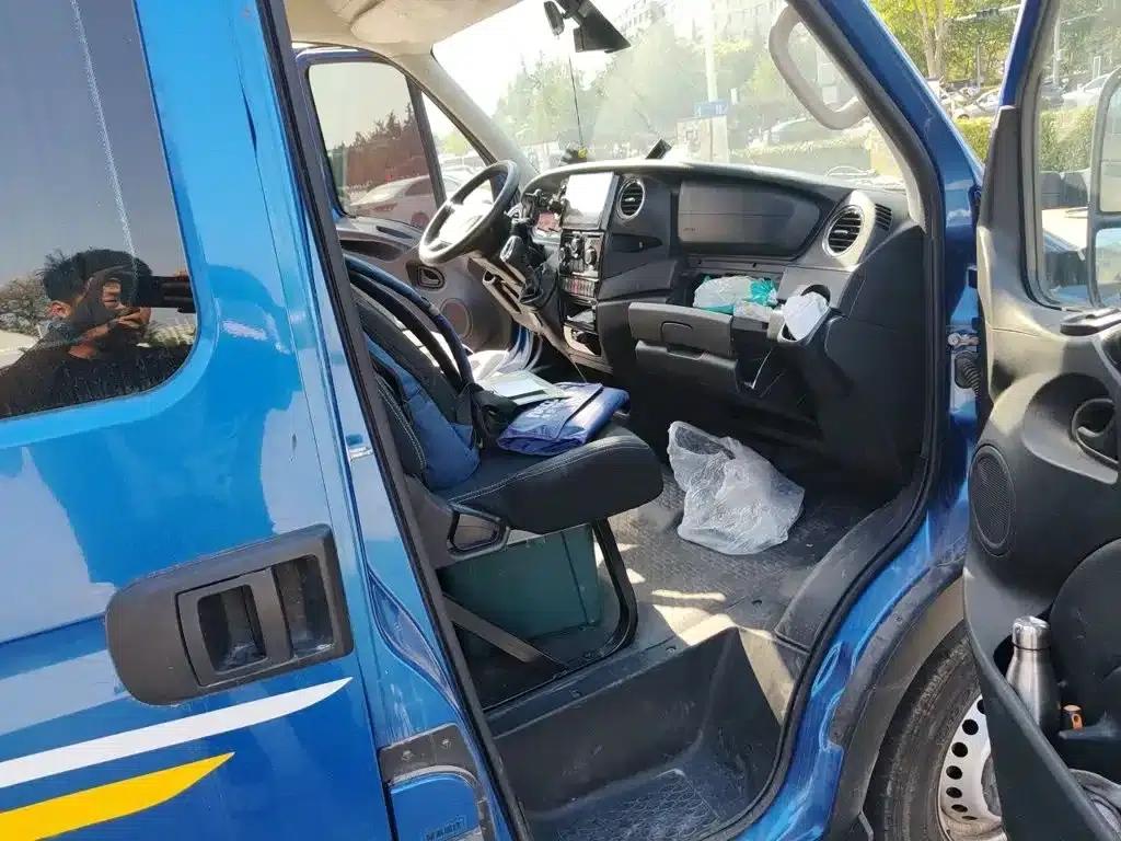 Iveco Daily 2021 3.0T Automatic Super Short Wheelbase High Roof Side Sliding Door F1C — миниатюра 20