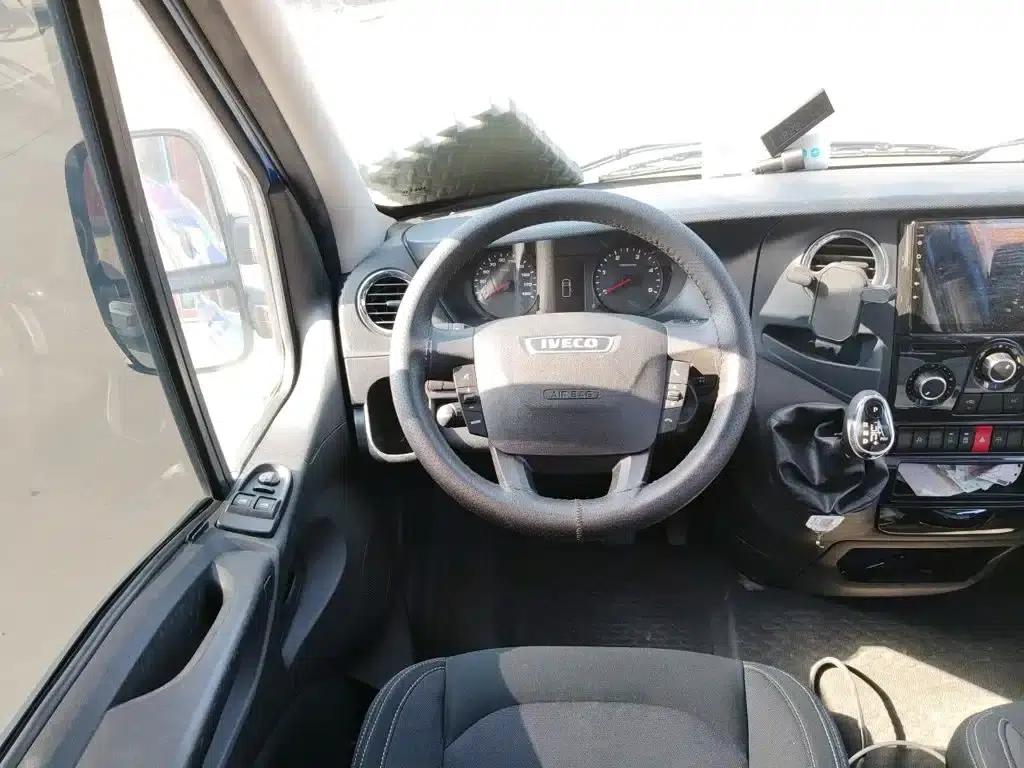 Iveco Daily 2021 3.0T Automatic Super Short Wheelbase High Roof Side Sliding Door F1C — миниатюра 3