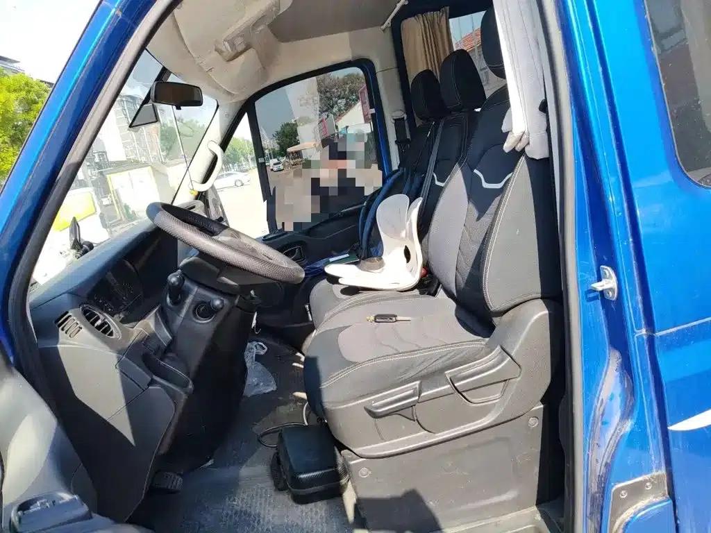 Iveco Daily 2021 3.0T Automatic Super Short Wheelbase High Roof Side Sliding Door F1C — миниатюра 8