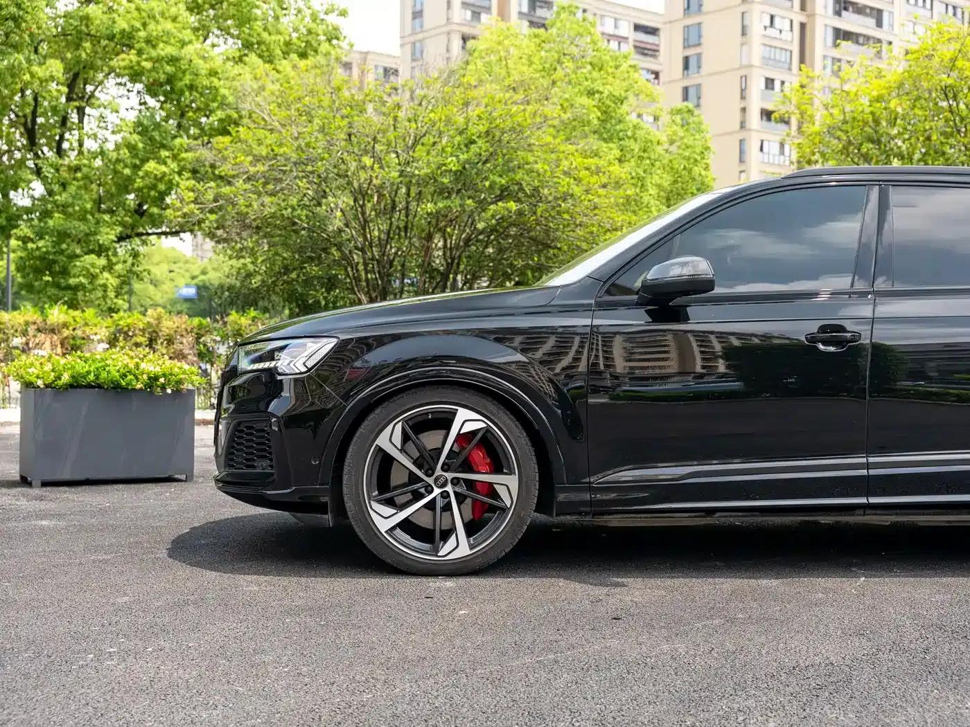 Audi SQ7 2024 4.0 TFSI Dark Knight Edition — миниатюра 11