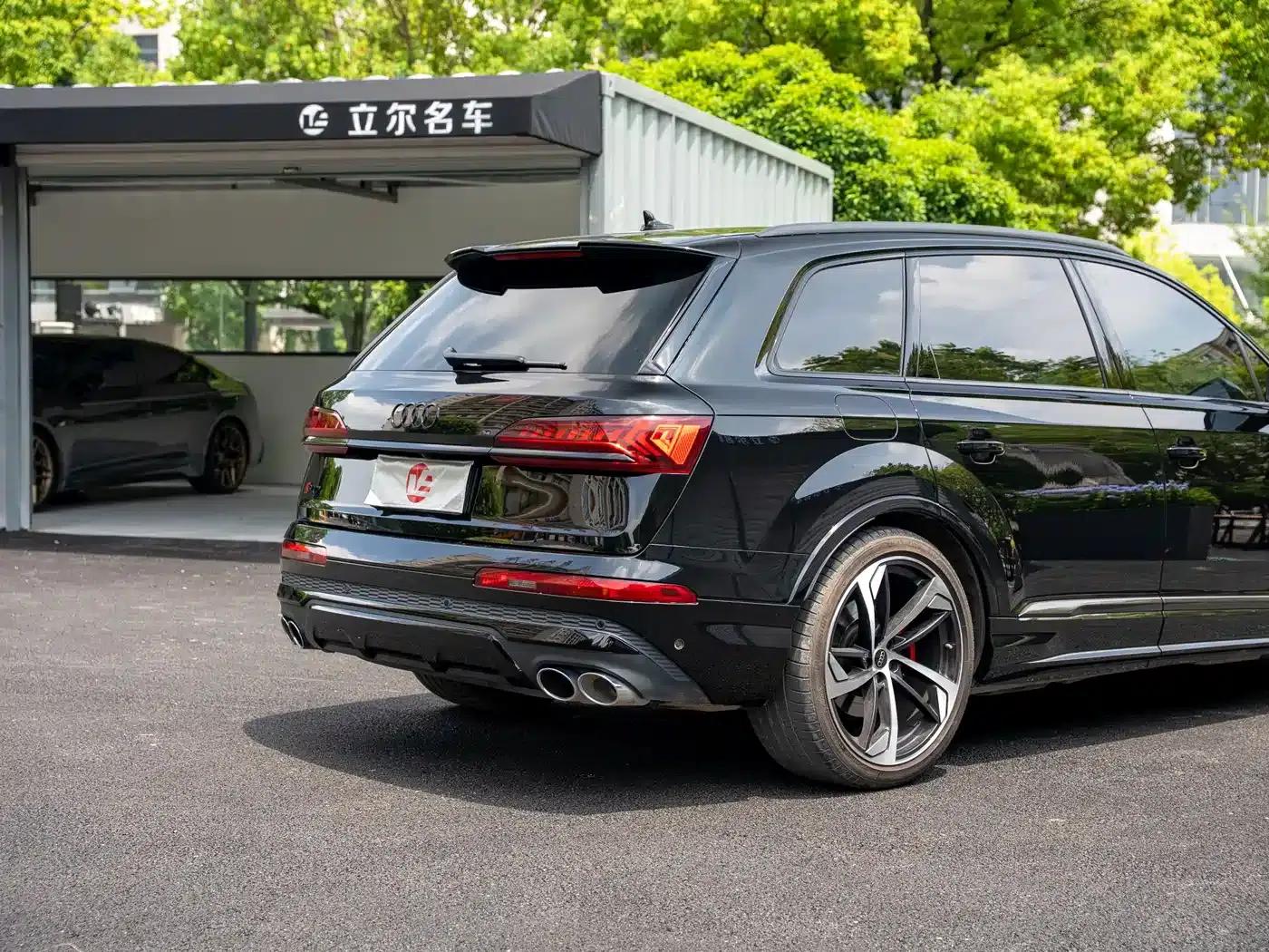 Audi SQ7 2024 4.0 TFSI Dark Knight Edition — миниатюра 12