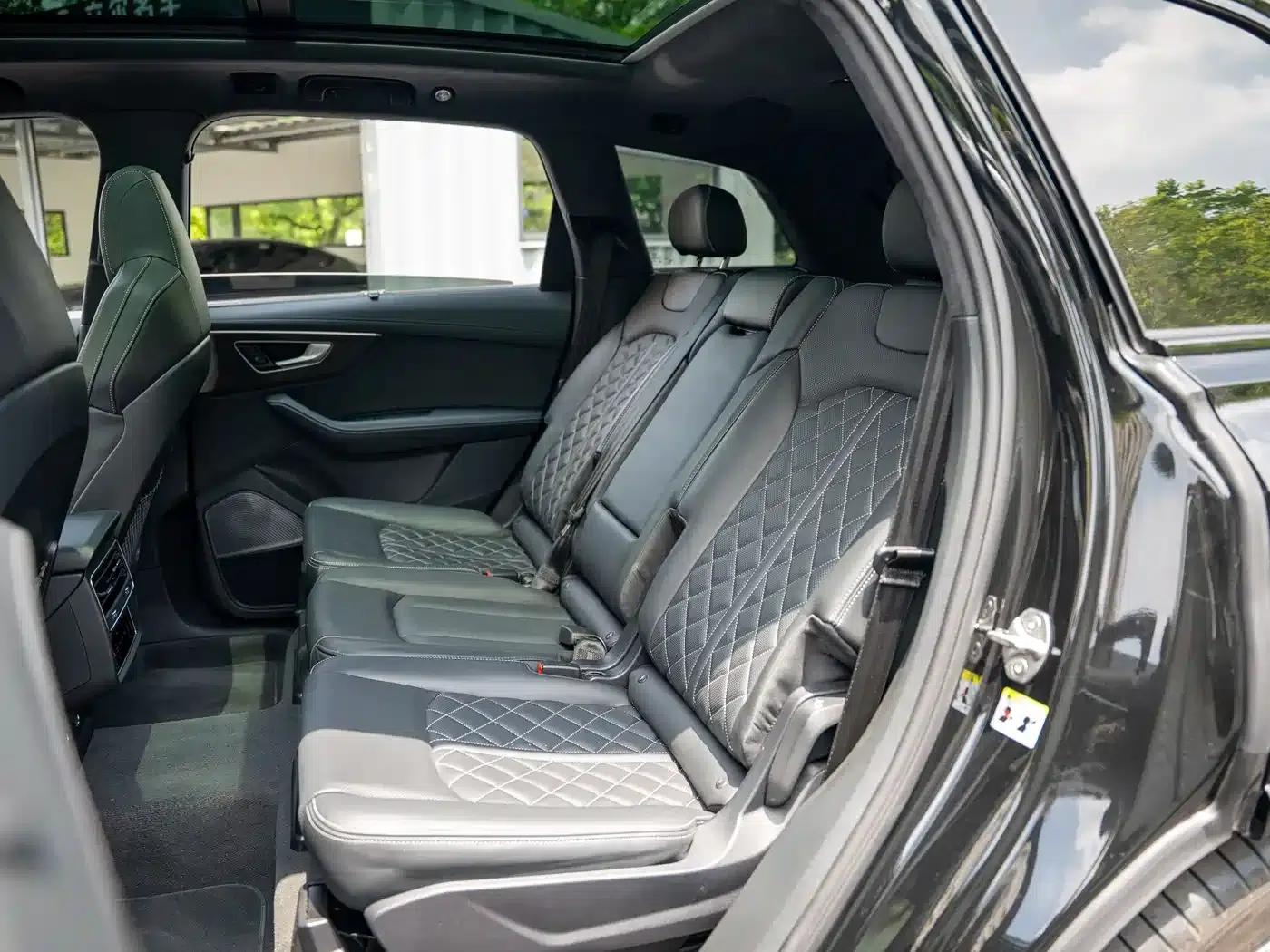 Audi SQ7 2024 4.0 TFSI Dark Knight Edition — миниатюра 15
