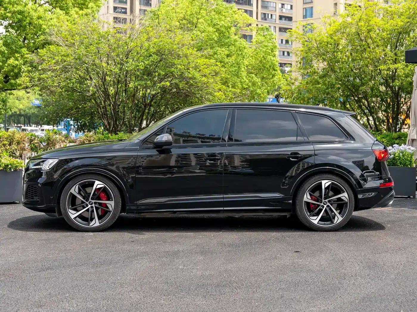 Audi SQ7 2024 4.0 TFSI Dark Knight Edition — миниатюра 3