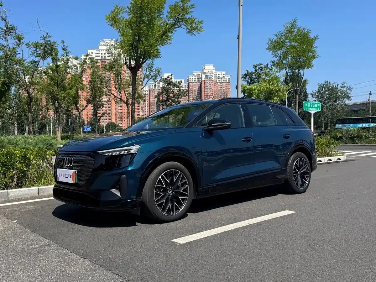 Audi Q5 e-tron 2022 Model 40 e-tron Star Edition Mech Suit — миниатюра 2