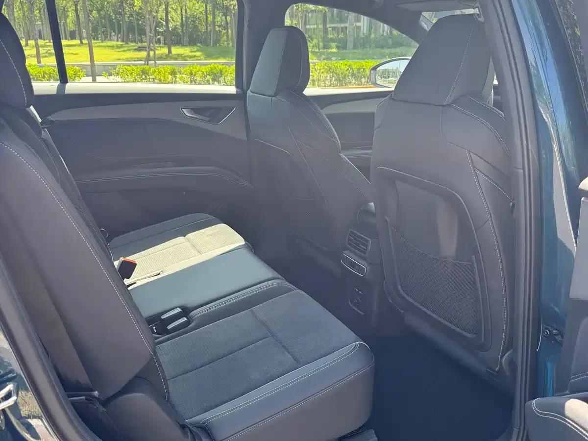 Audi Q5 e-tron 2022 Model 40 e-tron Star Edition Mech Suit — миниатюра 11