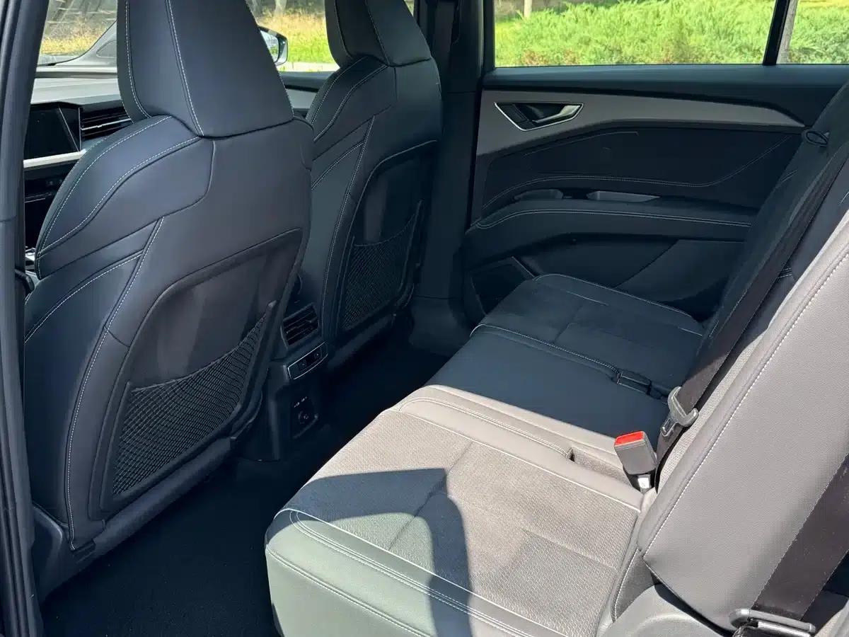 Audi Q5 e-tron 2022 Model 40 e-tron Star Edition Mech Suit — миниатюра 12