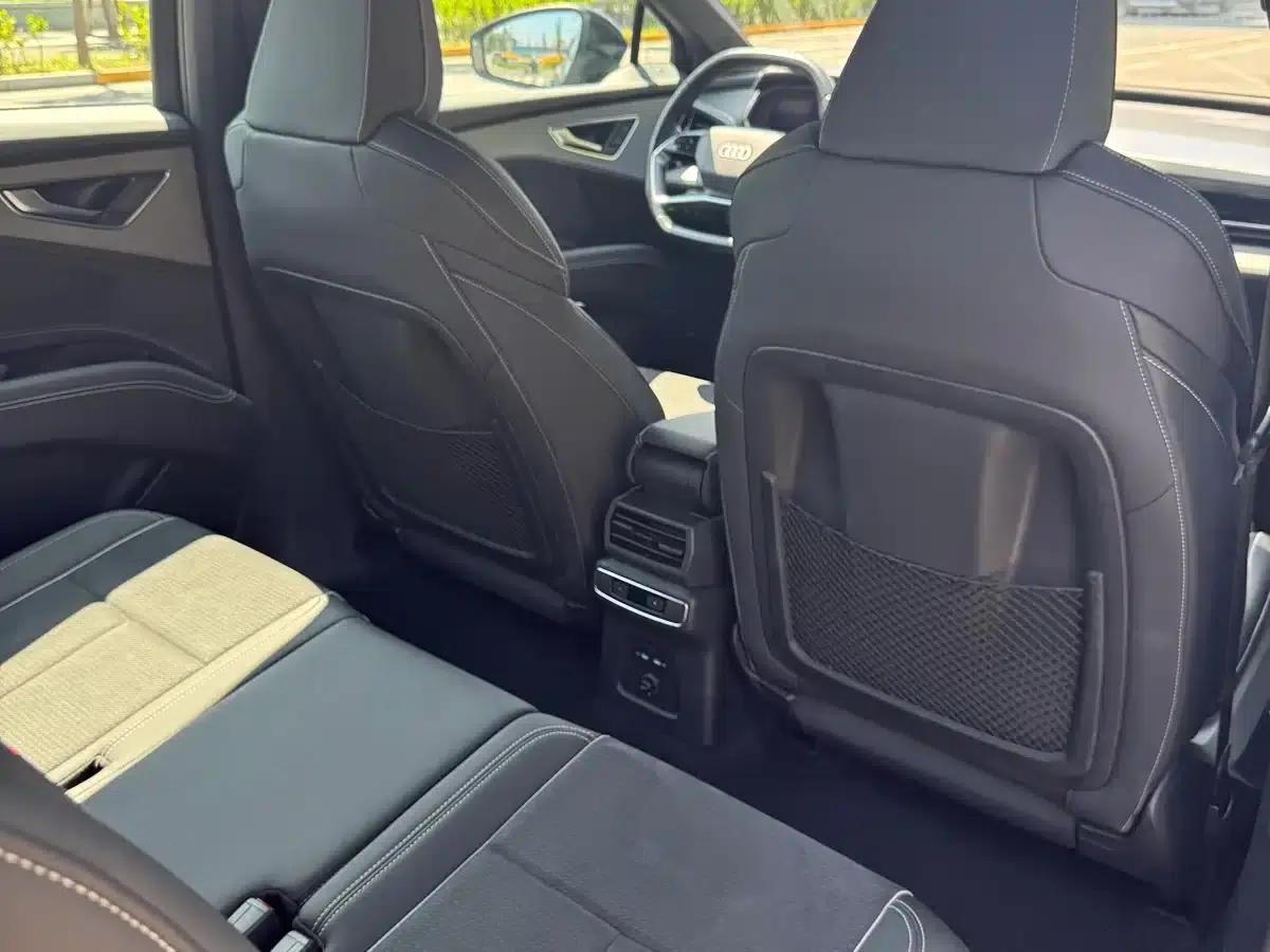 Audi Q5 e-tron 2022 Model 40 e-tron Star Edition Mech Suit — миниатюра 13