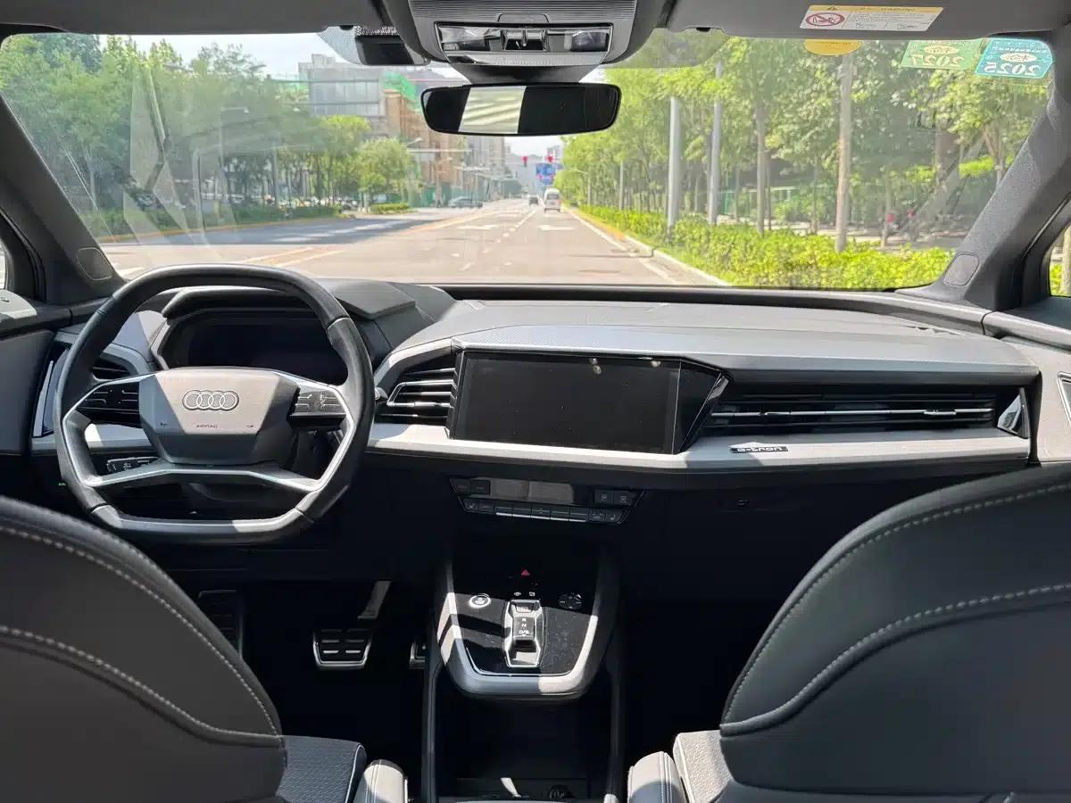 Audi Q5 e-tron 2022 Model 40 e-tron Star Edition Mech Suit — миниатюра 14