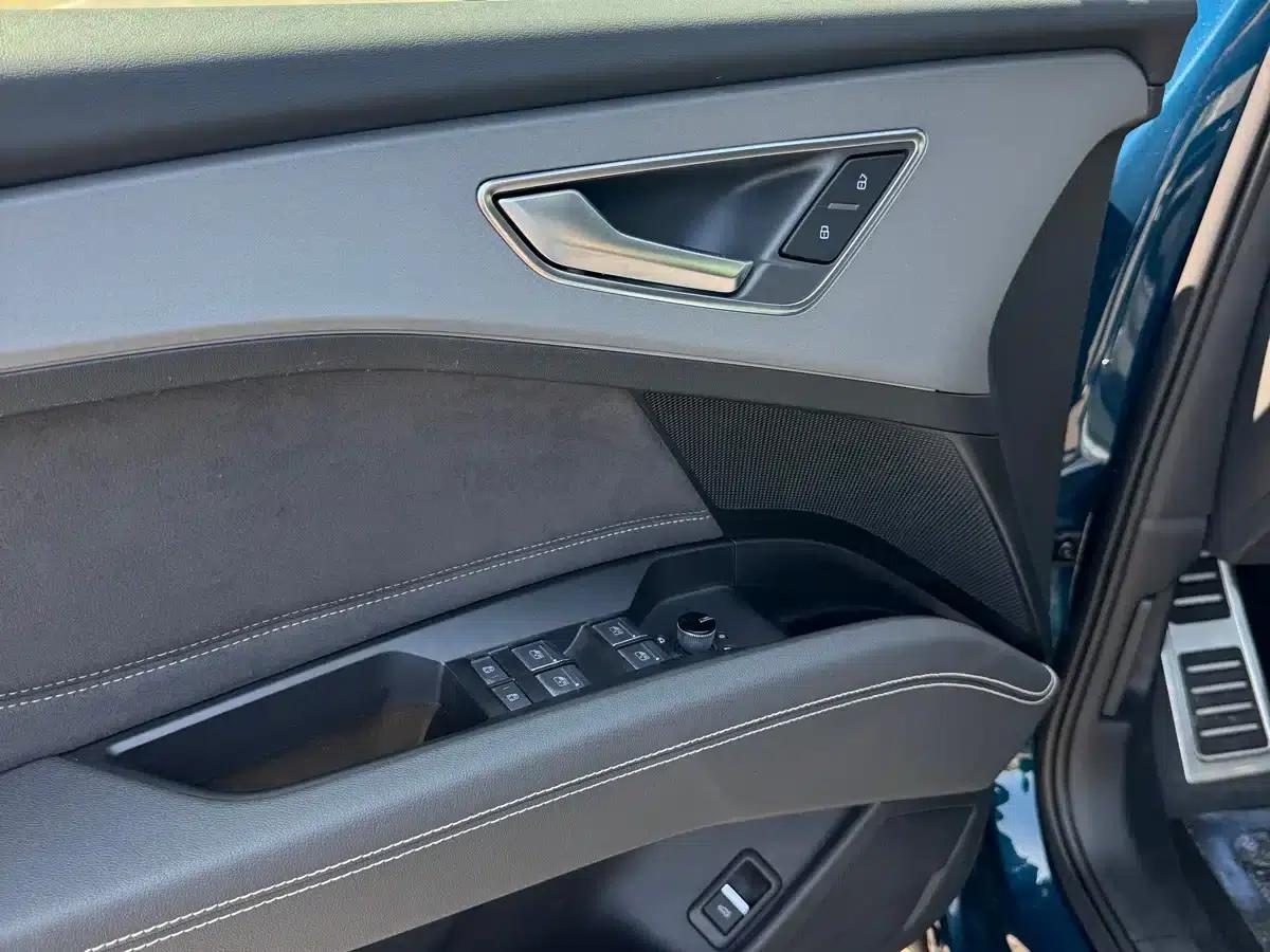 Audi Q5 e-tron 2022 Model 40 e-tron Star Edition Mech Suit — миниатюра 16