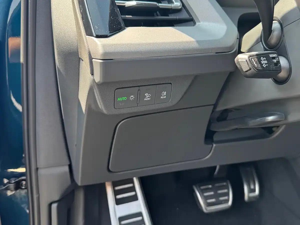 Audi Q5 e-tron 2022 Model 40 e-tron Star Edition Mech Suit — миниатюра 17