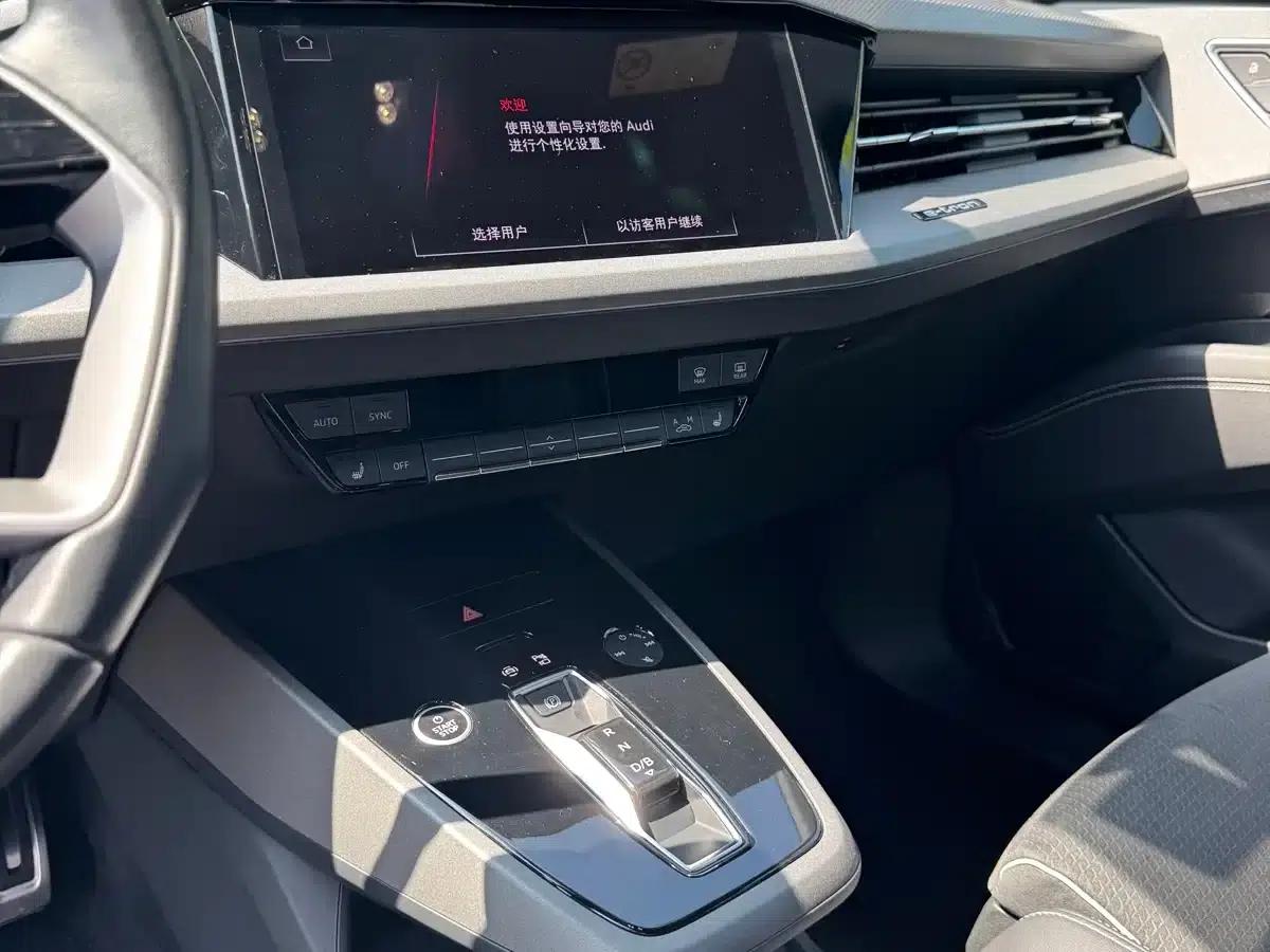 Audi Q5 e-tron 2022 Model 40 e-tron Star Edition Mech Suit — миниатюра 18