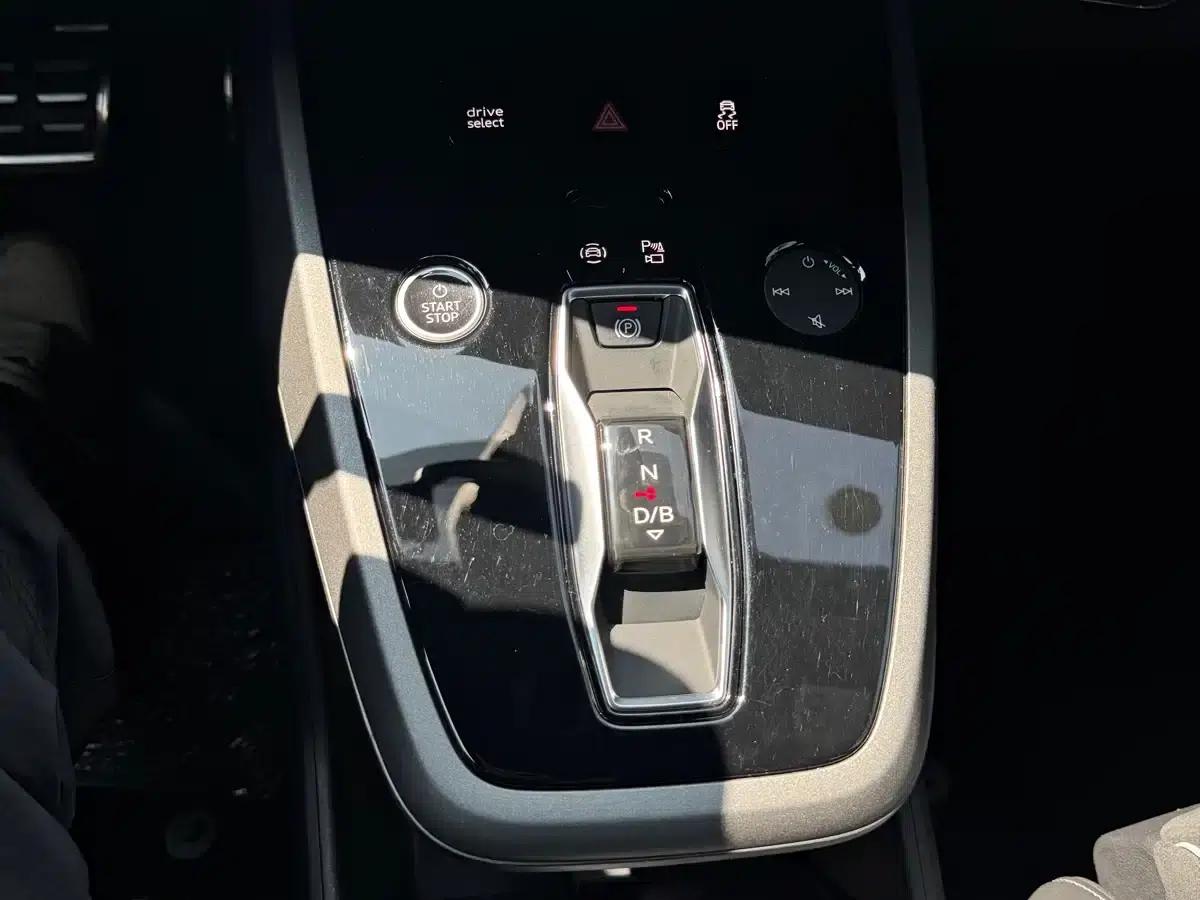 Audi Q5 e-tron 2022 Model 40 e-tron Star Edition Mech Suit — миниатюра 23