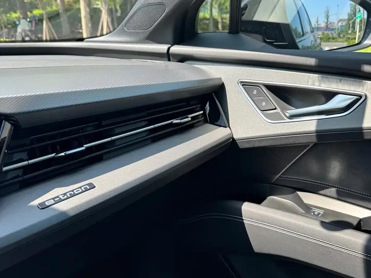 Audi Q5 e-tron 2022 Model 40 e-tron Star Edition Mech Suit — миниатюра 25