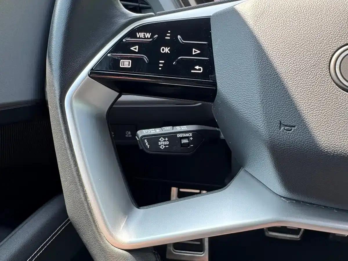 Audi Q5 e-tron 2022 Model 40 e-tron Star Edition Mech Suit — миниатюра 27