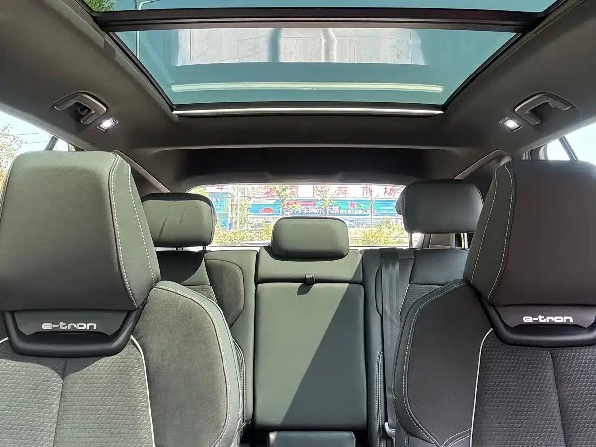 Audi Q5 e-tron 2022 Model 40 e-tron Star Edition Mech Suit — миниатюра 30