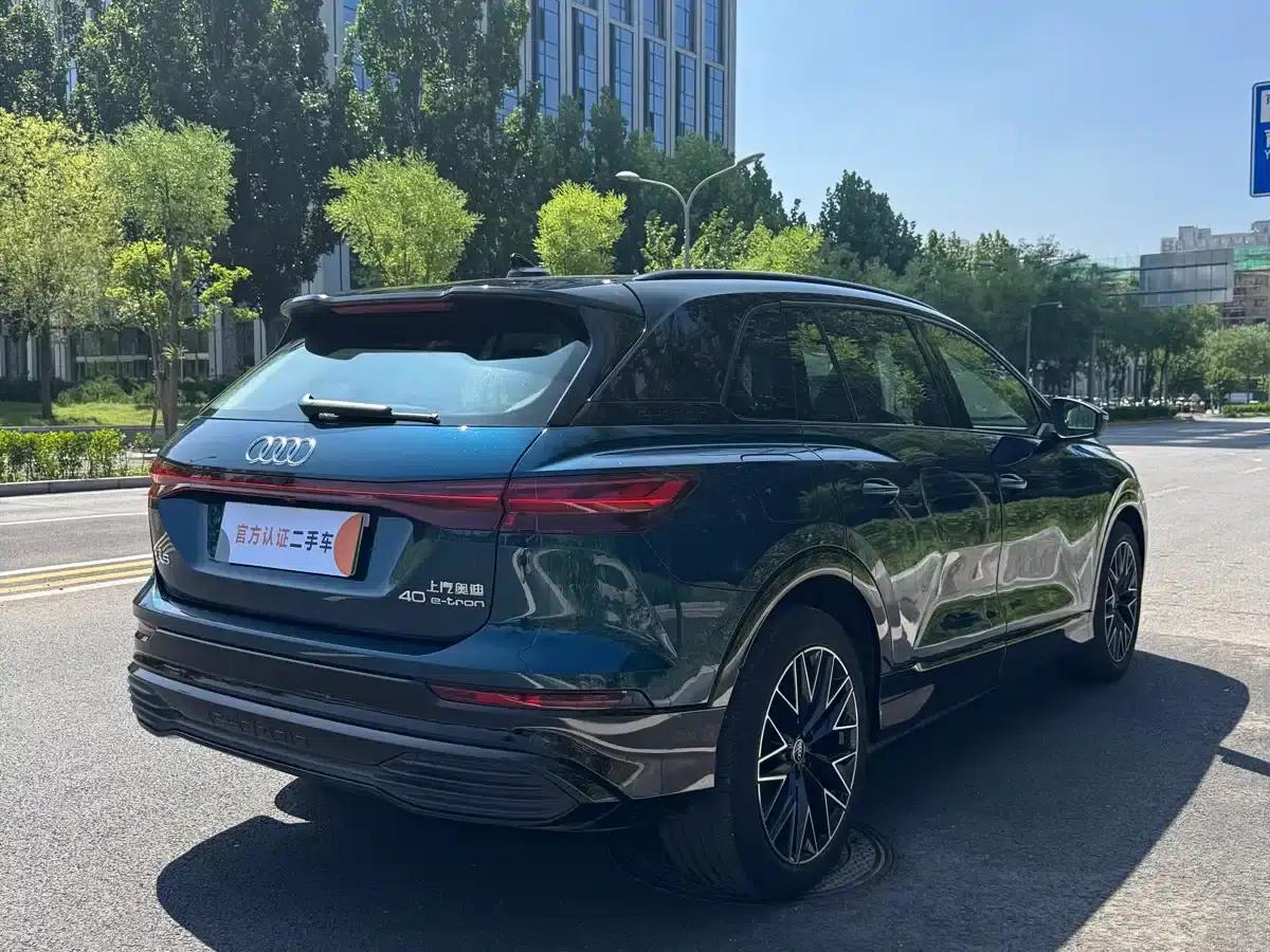 Audi Q5 e-tron 2022 Model 40 e-tron Star Edition Mech Suit — миниатюра 6