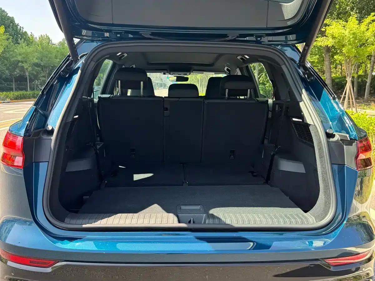 Audi Q5 e-tron 2022 Model 40 e-tron Star Edition Mech Suit — миниатюра 8