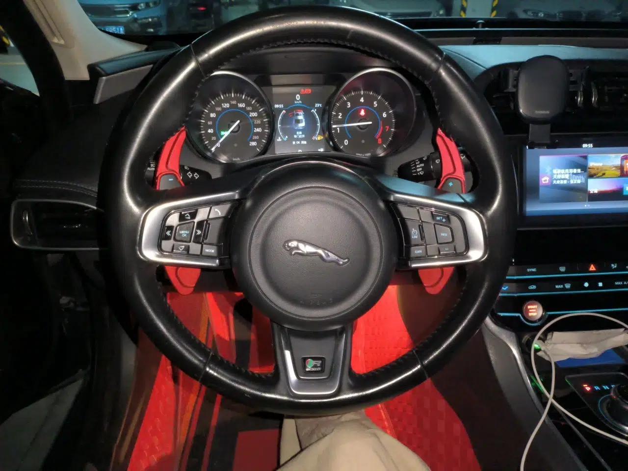 Jaguar XE 2017 2.0T 200 PS R-Sport — миниатюра 10