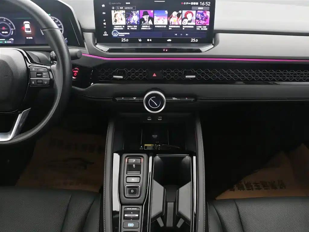 Accord PHEV 2023 2.0L e:PHEV Premium Edition — миниатюра 12