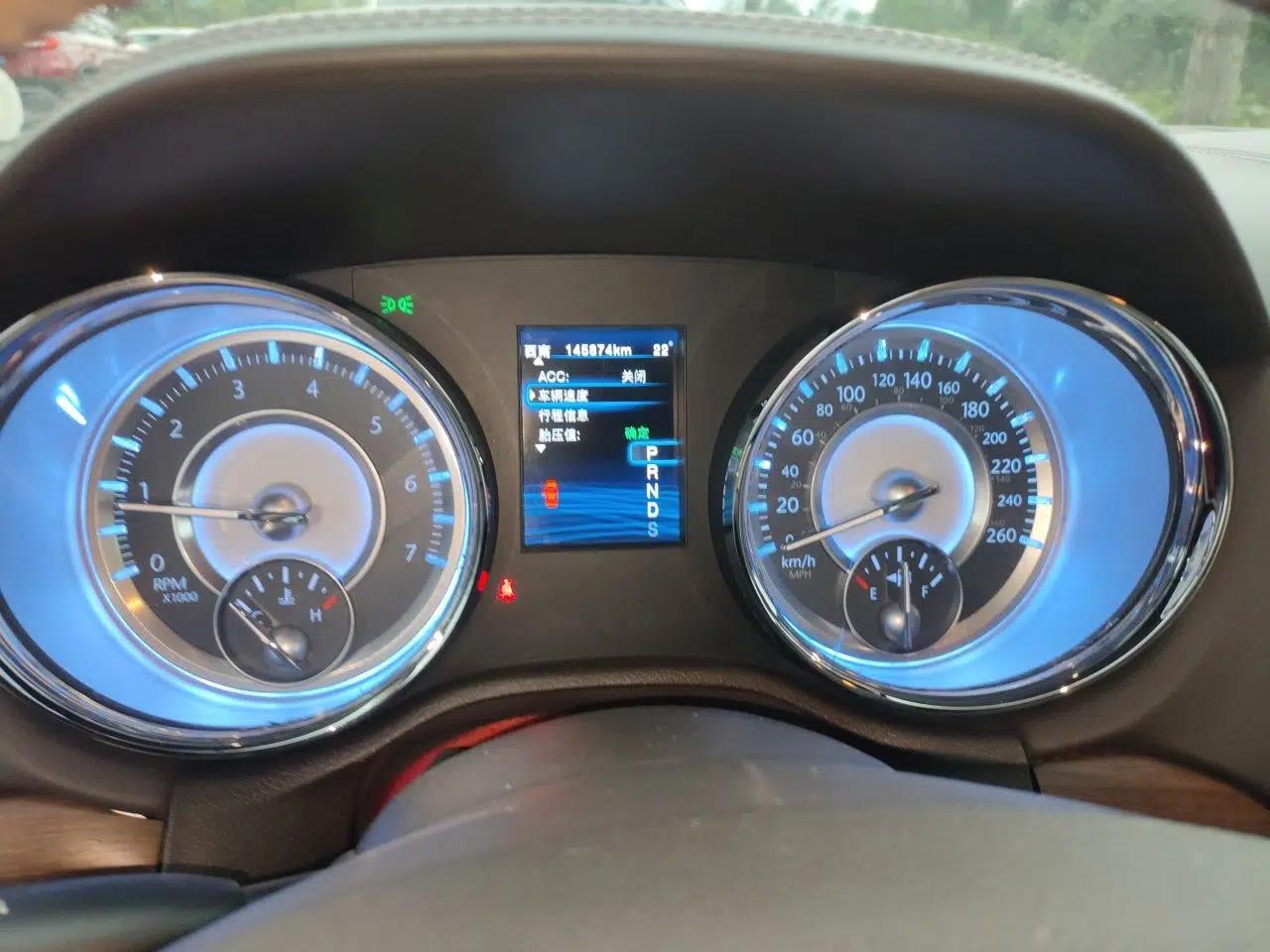 Chrysler 300C 2014 3.0L Excellence Edition — миниатюра 11