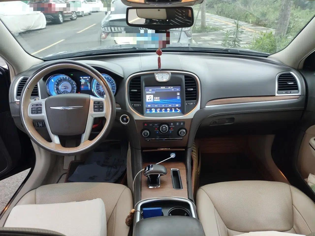 Chrysler 300C 2014 3.0L Excellence Edition — миниатюра 9