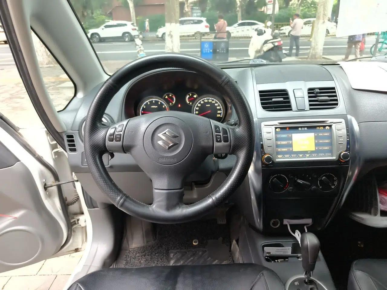 Suzuki SX4 2012 1.6L Automatic Ruiqi Model — миниатюра 10