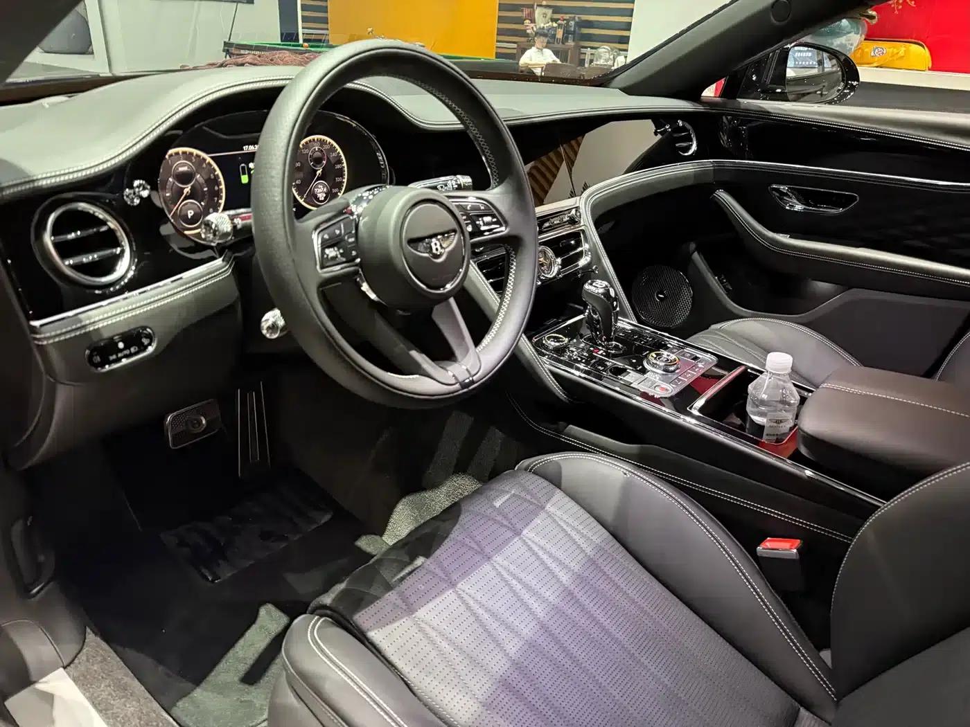 2022 Mercedes-Benz Flying Spur Plug-in Hybrid 2.9T V6 Hybrid Mulliner — миниатюра 2