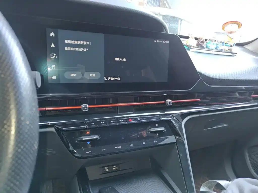 Baojun RC-6 2019 1.5T CVT 24-Hour Online Premium Edition — миниатюра 9