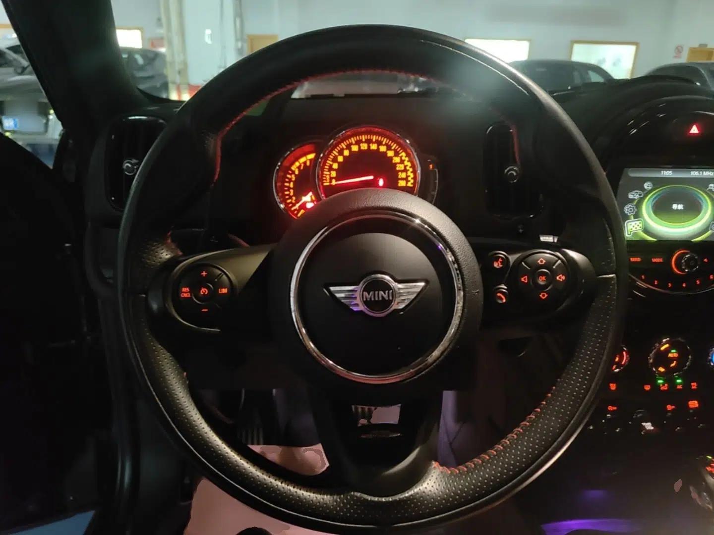 MINI JCM COUNTRYMAN 2017 2.0T JOHN COOPER WORKS — миниатюра 18