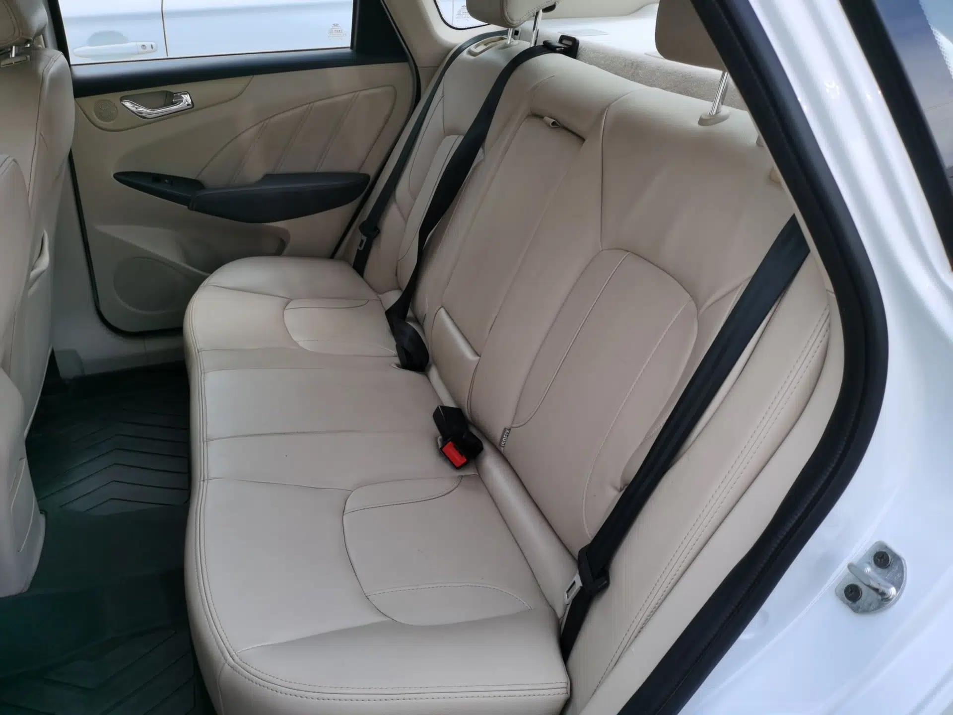 Chery Arrizo 7 2015 1.6L Manual ZhiShang Edition — миниатюра 17