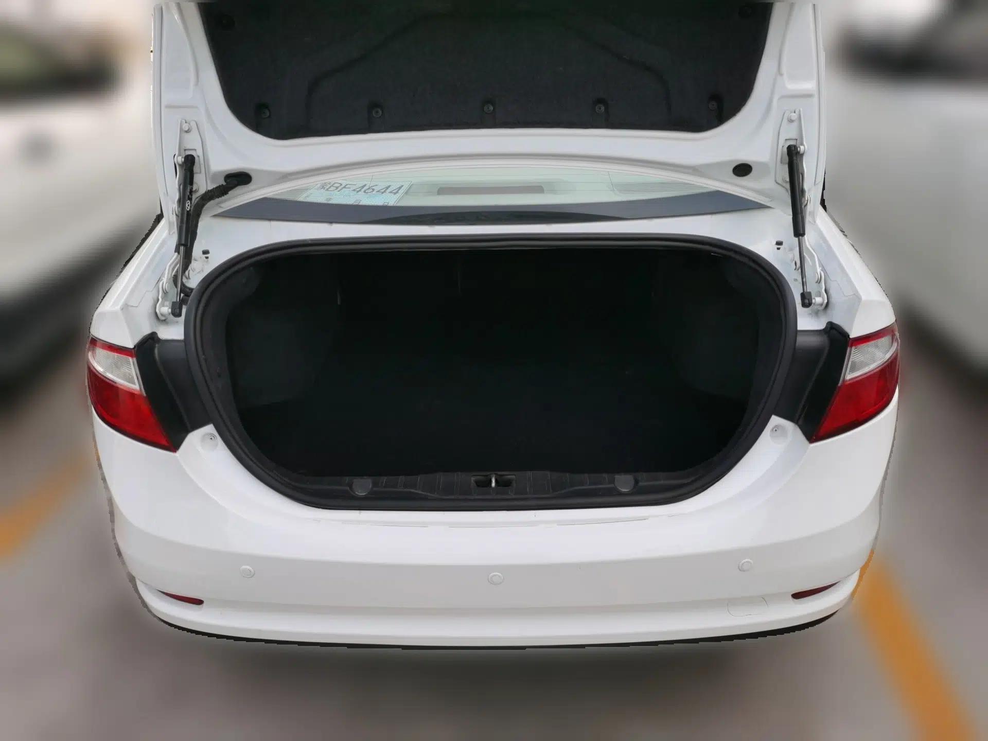Chery Arrizo 7 2015 1.6L Manual ZhiShang Edition — миниатюра 19