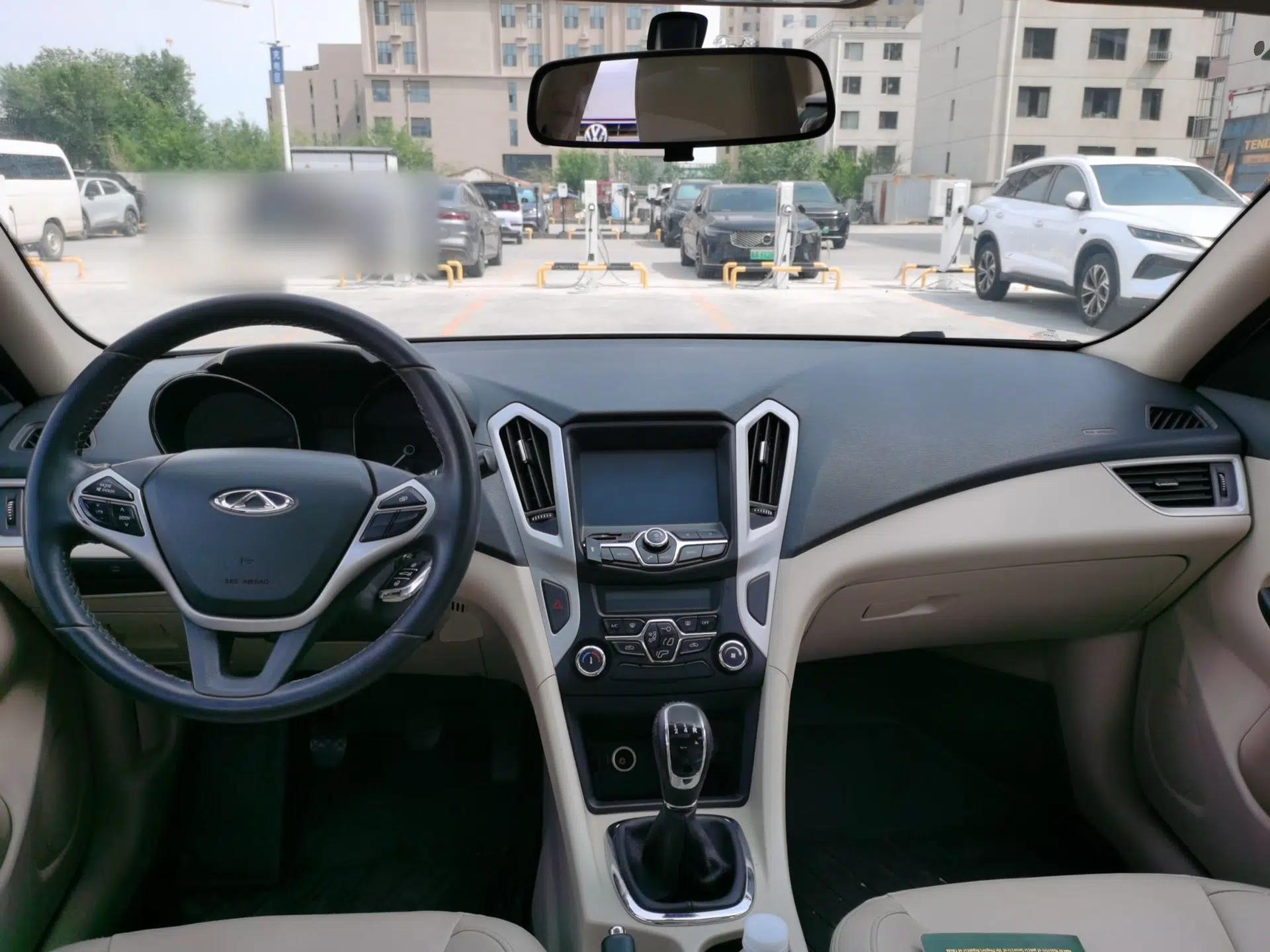Chery Arrizo 7 2015 1.6L Manual ZhiShang Edition — миниатюра 9
