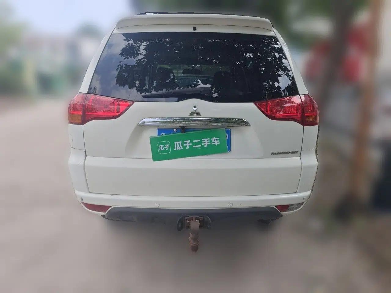 Mitsubishi Pajero Sport 2013 3.0L Automatic Two-Wheel Drive Luxury Edition — миниатюра 5