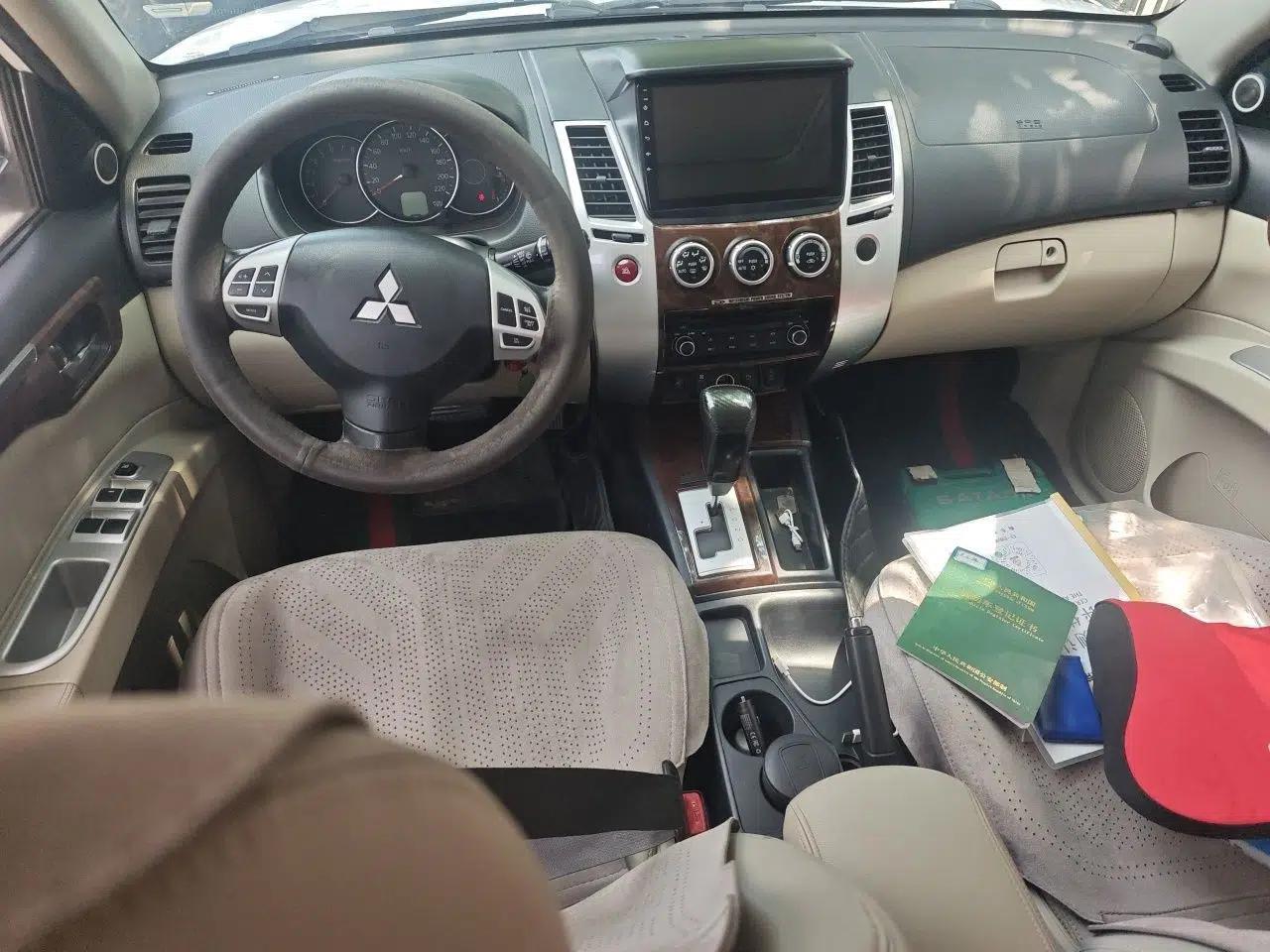 Mitsubishi Pajero Sport 2013 3.0L Automatic Two-Wheel Drive Luxury Edition — миниатюра 9